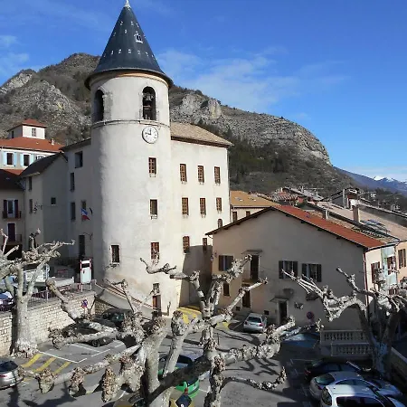 Le Moderne - Location D'appartements A La Nuitee 3*